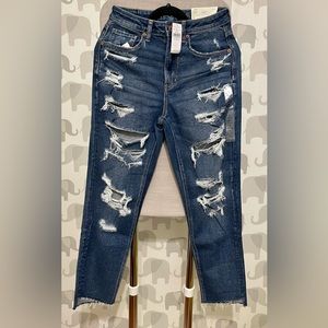 American Eagle Women’s ripped jeans 👖